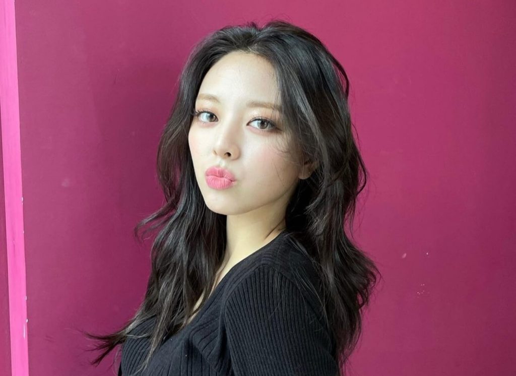 ITZY's Yuna respond to concerned fans about her health
