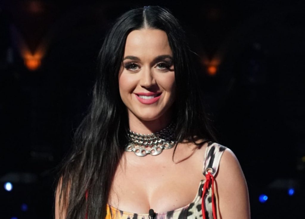 Katy Perry falls on American Idol dressed as The Little Mermaid