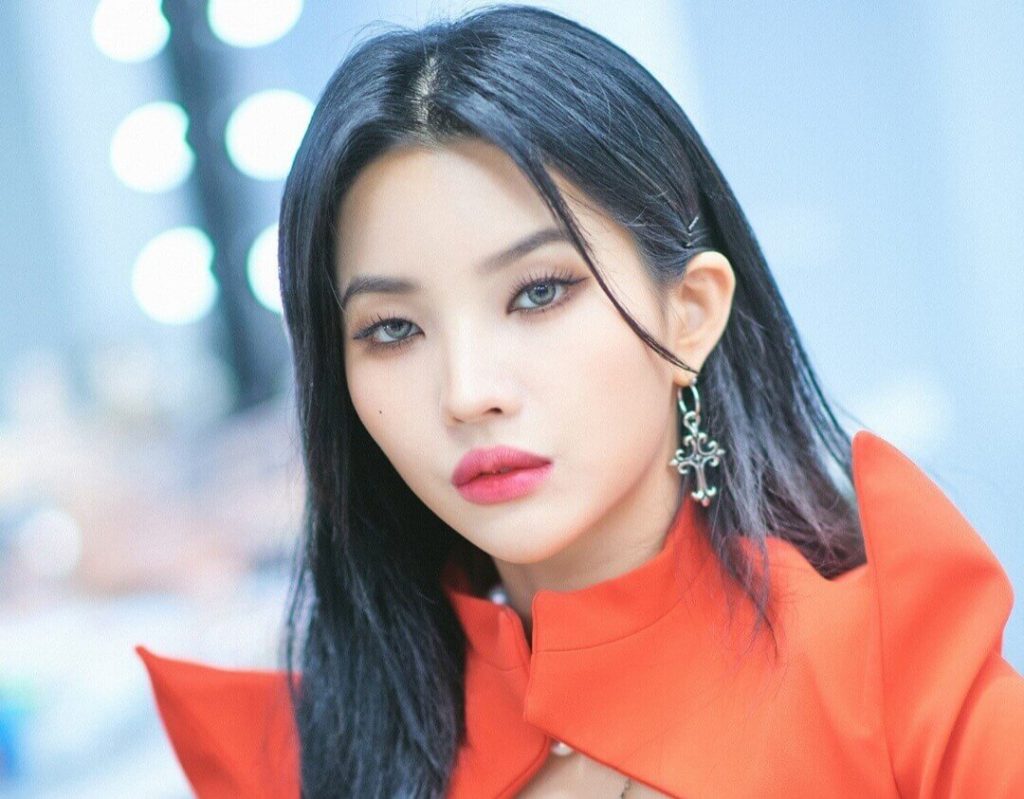 (G)I-DLE's Soyeon shows her house and talks about her weight