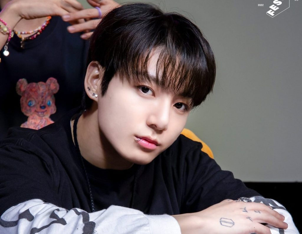 BTS' Jungkook renews his tattoos and joins the group tattoo. Look at the photos BTS' Jungkook renews his tattoos and joins the group tattoo. Look at the photos