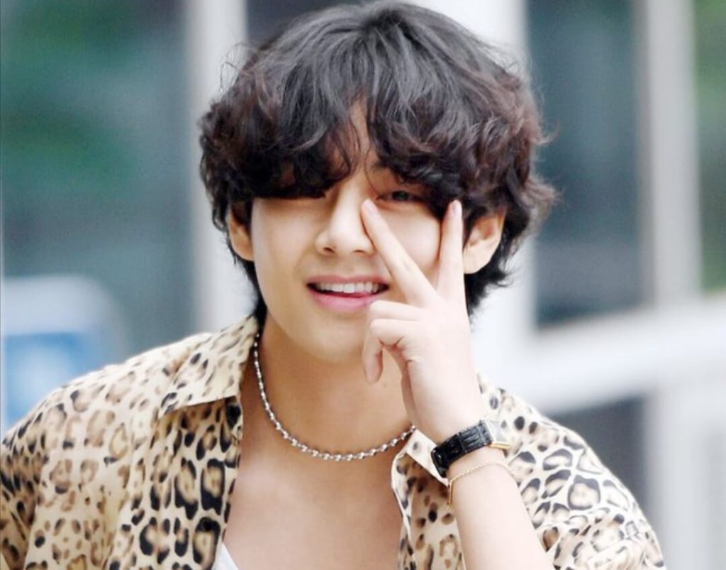 BTS' Taehyung had fun at a nightclub in Paris. Check out the videos