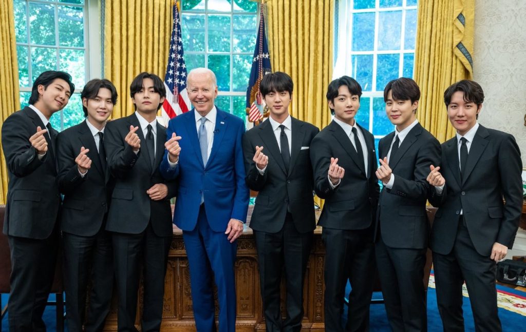 BTS gets the US president to make this gesture leaving everyone thrilled