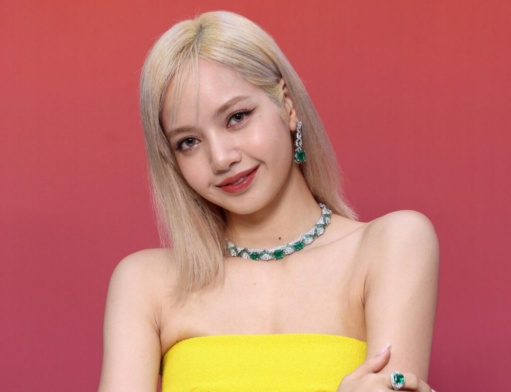 Lisa shows up at (G)I-DLE's concert and meets BLINK