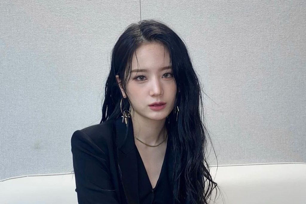 Pledis Entertainment has announced that Jang Gyuri will be leaving fromis_9