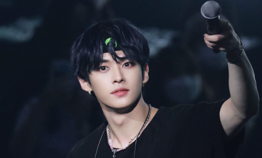 Stray Kids' Lee Know epically rejects a fan who proposed to him in the United States