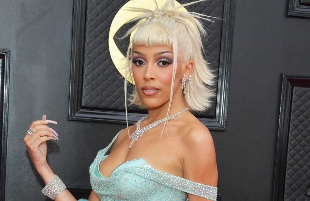 Doja Cat shaves her head on Instagram Live. Check it out