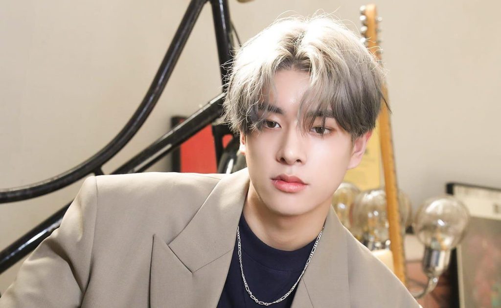 ENHYPEN fans cause trouble when meeting Jake at KCON's Hi-Touch event