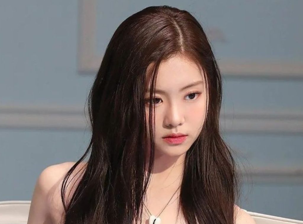 Former LE SSERAFIM member Kim Garam allegedly bullied after returning to High School