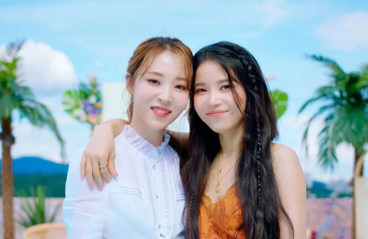 MAMAMOO's Solar and Moonbyul announce unit debut date. 