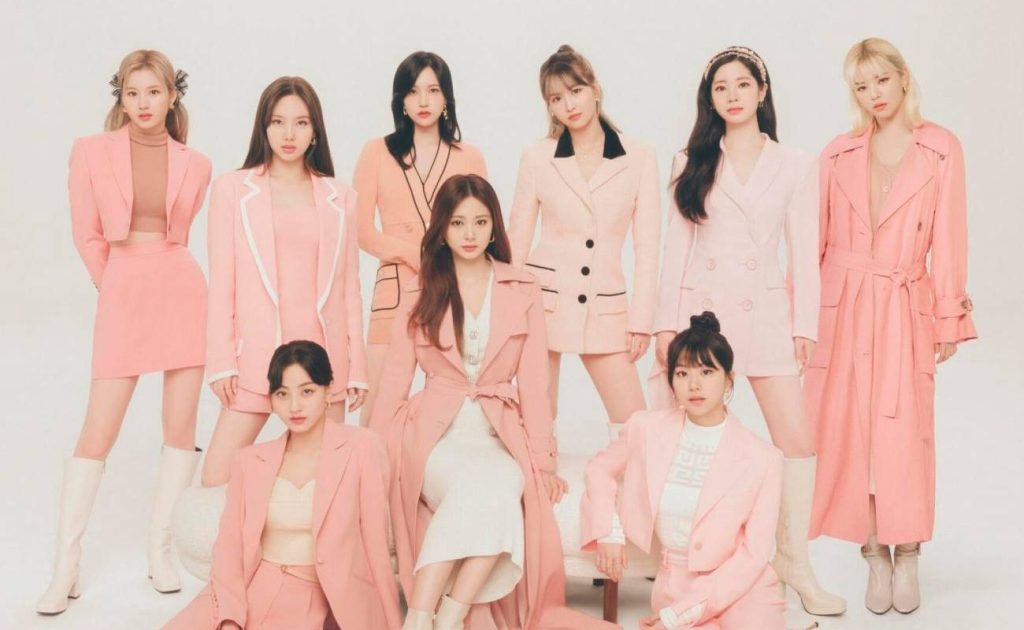 TWICE is preparing to debut the mini album 'Between 1 & 2' in the Top 3 of Billboard