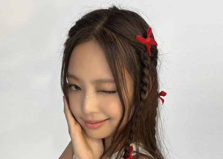 BLACKPINK's Jennie to take legal action following leak of private photo