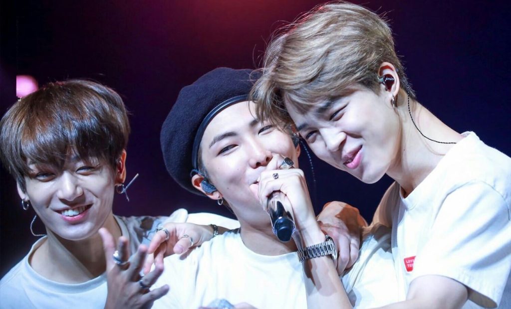 BTS' Jimin, Jungkook and RM gave each other a three-way kiss in America BTS' Jimin, Jungkook and RM gave each other a three-way kiss in America