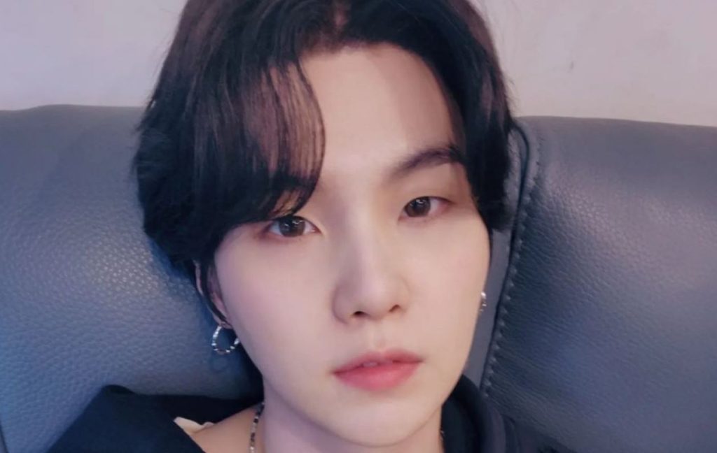 BTS' Suga draws attention by showing off his buff body in the United States