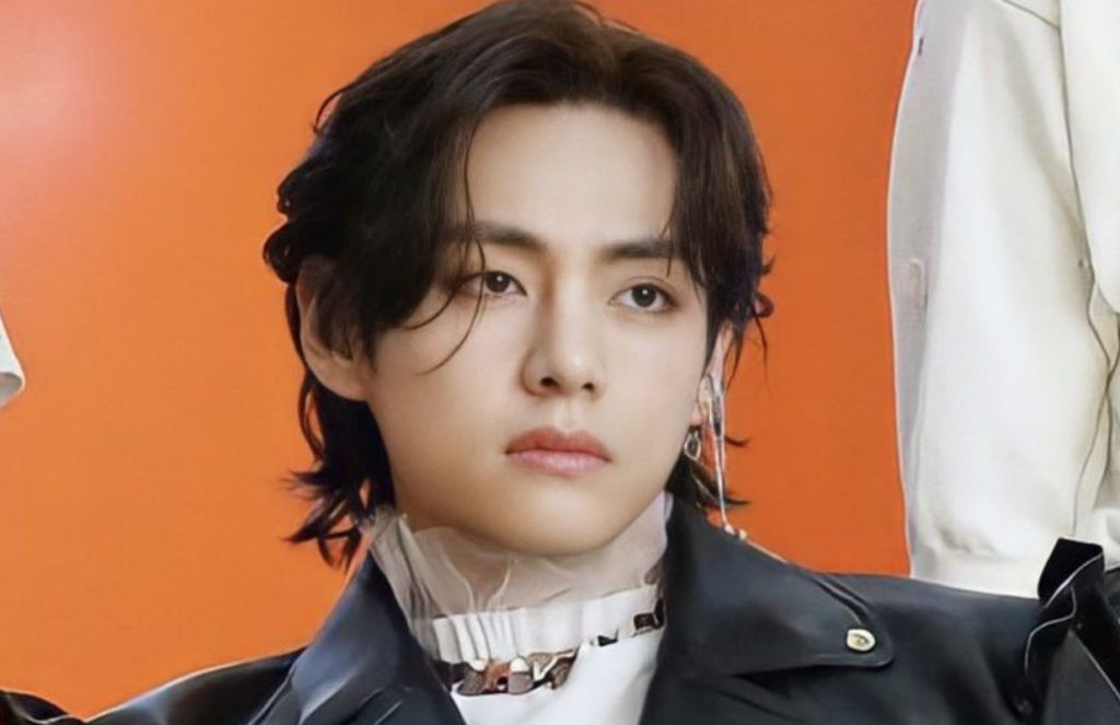 BTS' Taehyung drives J-Hope and the Internet crazy with sexy photo