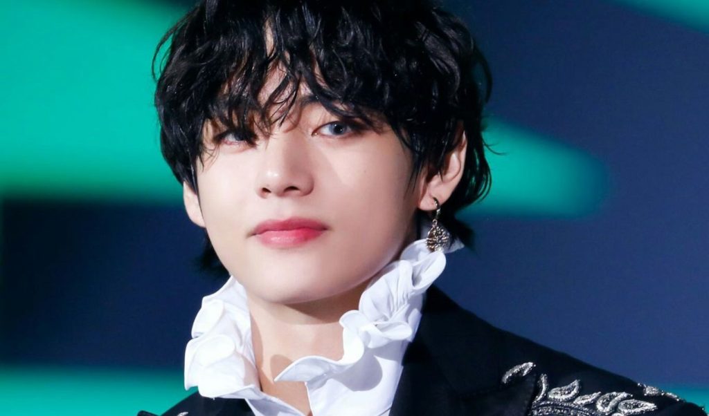 BTS fans are calling for V to serve in the military after dating rumors with Jennie