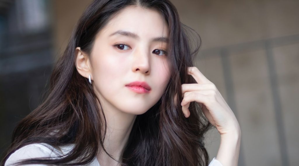 Han So Hee got a new piercing and you wont believe where