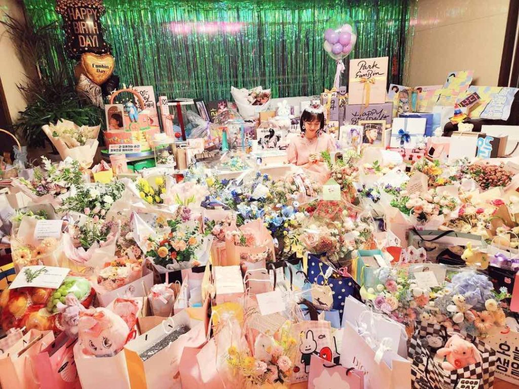 Park Eun Bin got more than a HUNDRED gifts in her birthday and posted pictures