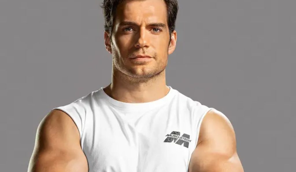 A picture of Henry Cavill wearing a suit showing his gigantic bulge has leaked