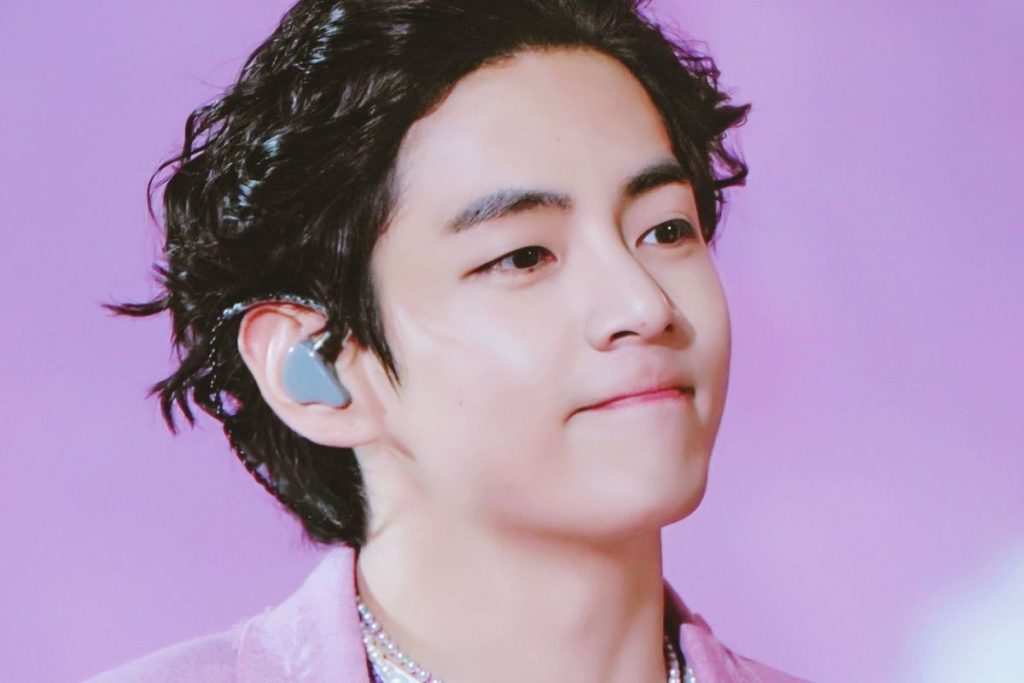 BTS' V shares a special moment with a fan thanks to her poster