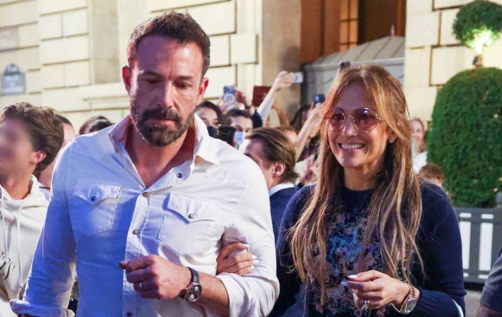 Ben Affleck is no longer wearing his Jennifer Lopez wedding ring
