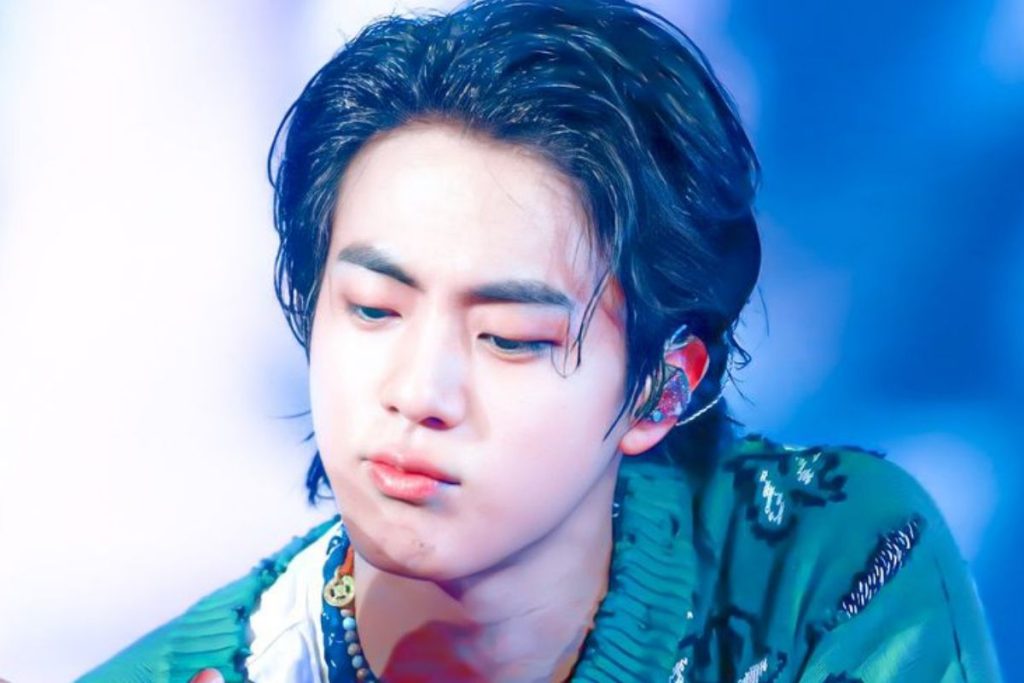 BTS' Jin dominates the Top 3 of this important Billboard chart