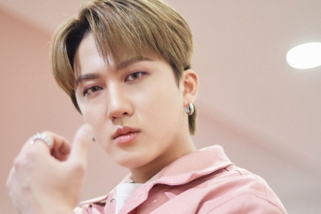 Stray Kids' Changbin demonstrates his impressive flexibility in a photo