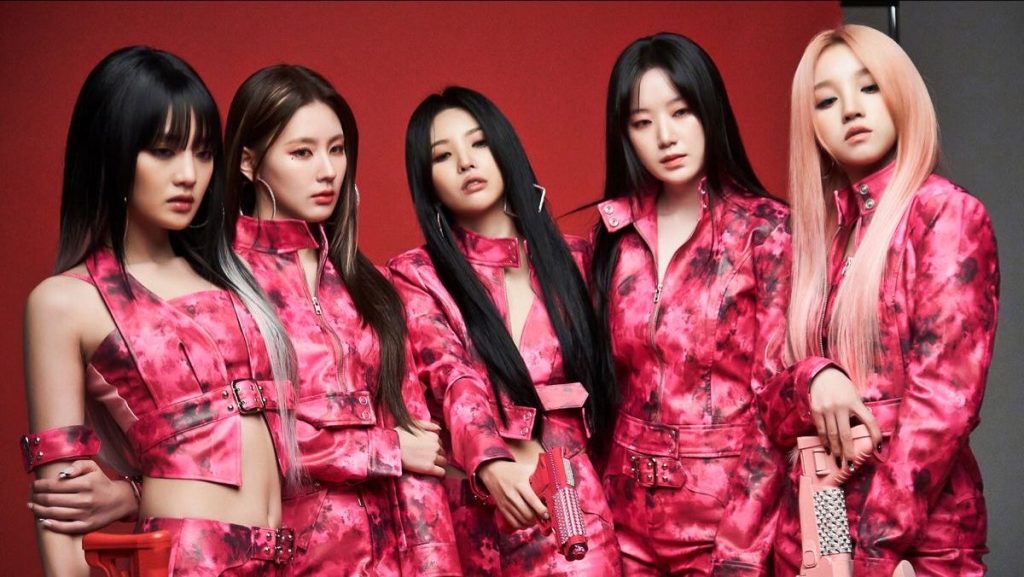 VIDEO: Members of (G) I-DLE were forced to sing in a storm, and one was injured