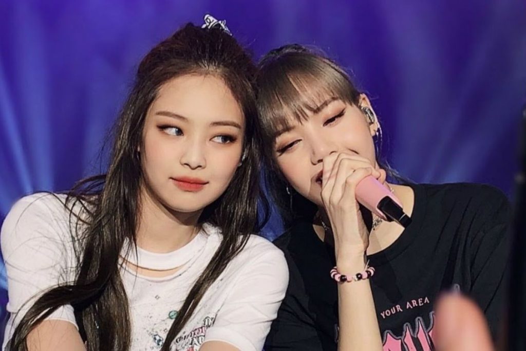 BLACKPINK's Lisa and Jennie appeared with iconic new haircuts. Check out