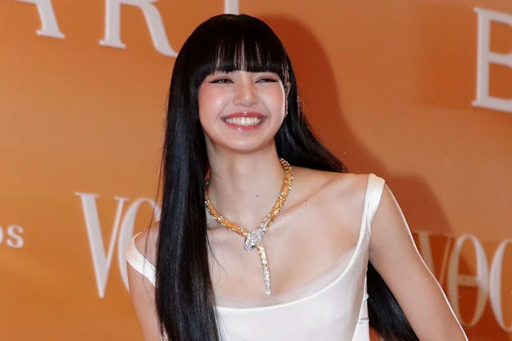 BLACKPINK's Lisa updates her fans after announcing her worrying injury live