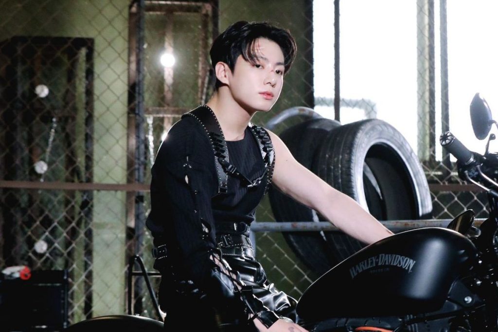 BTS' Jungkook and the photos of his incredible waist, which fans envy (Photos)
