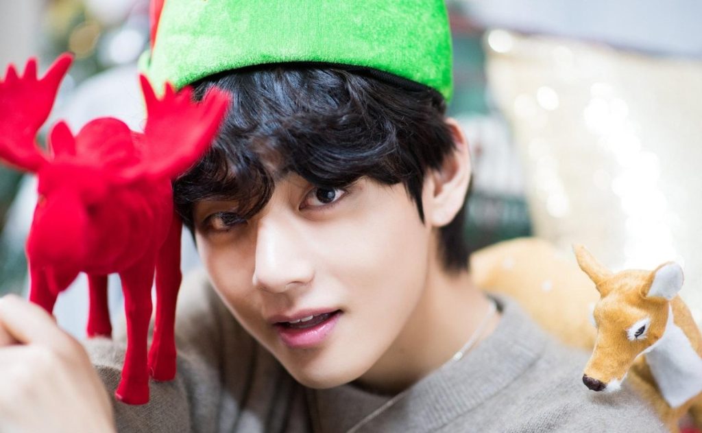 BTS's V sings a Christmas song and makes ARMY fall in love with him
