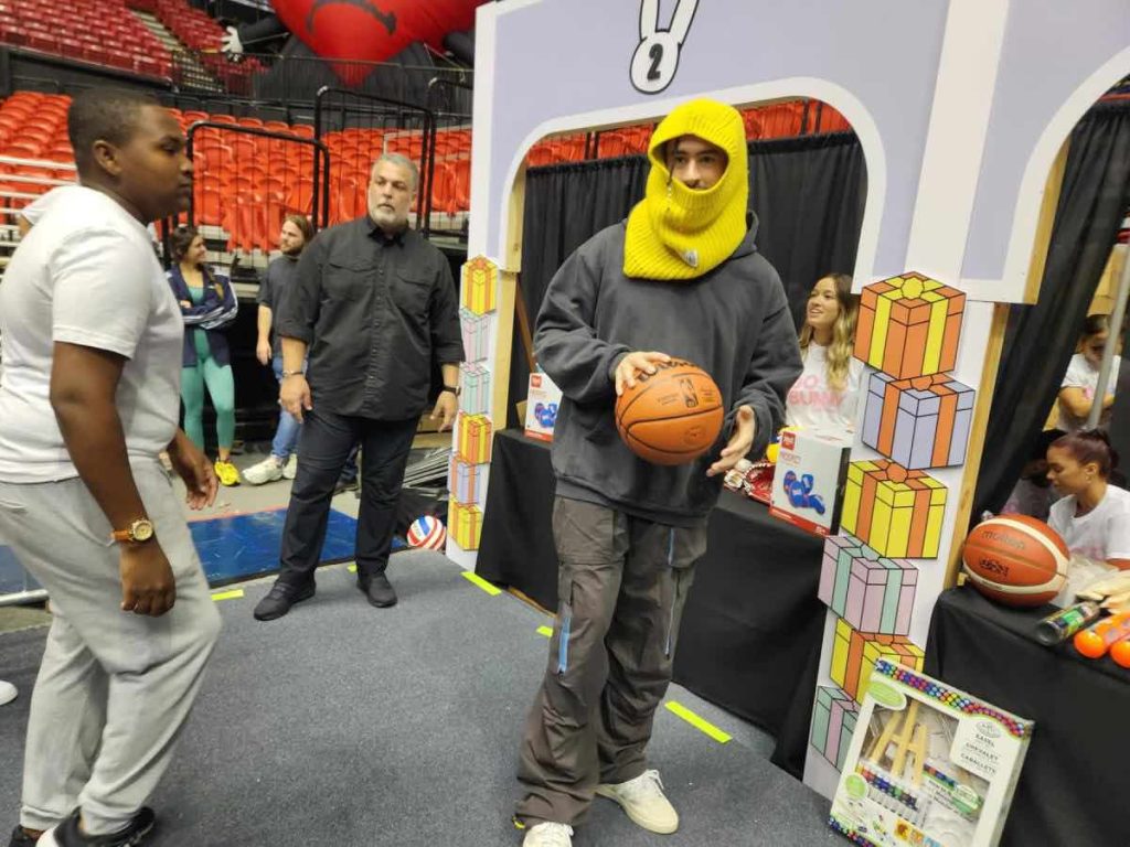 Bad Bunny gave more than 20 thousand gifts to underprivileged children