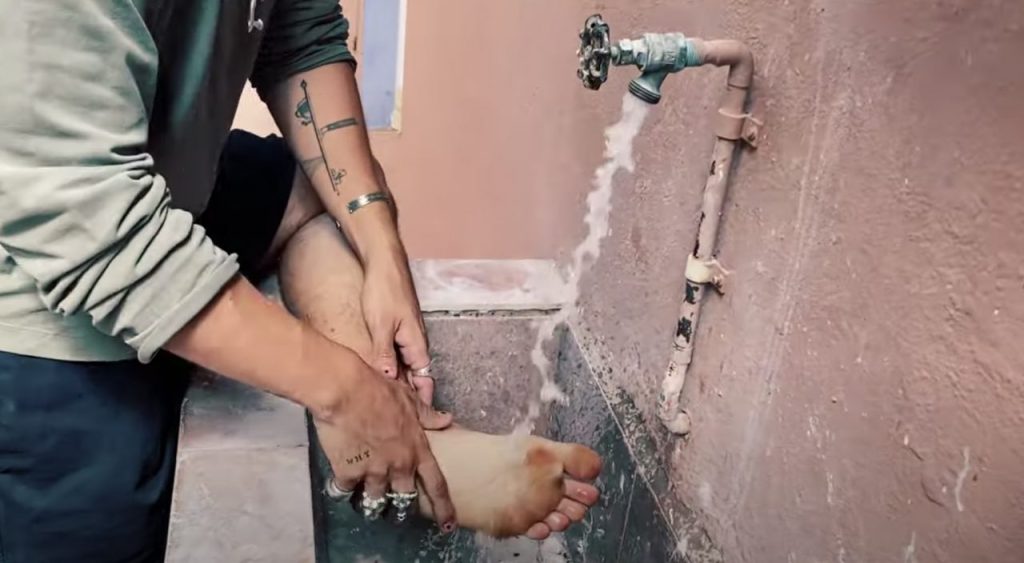 Camilo receives harsh criticism for poor foot hygiene