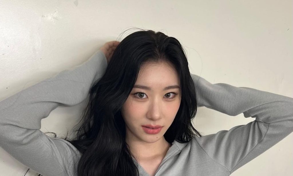 ITZY's Chaeryeong raises concern after appearing sick during Christmas show