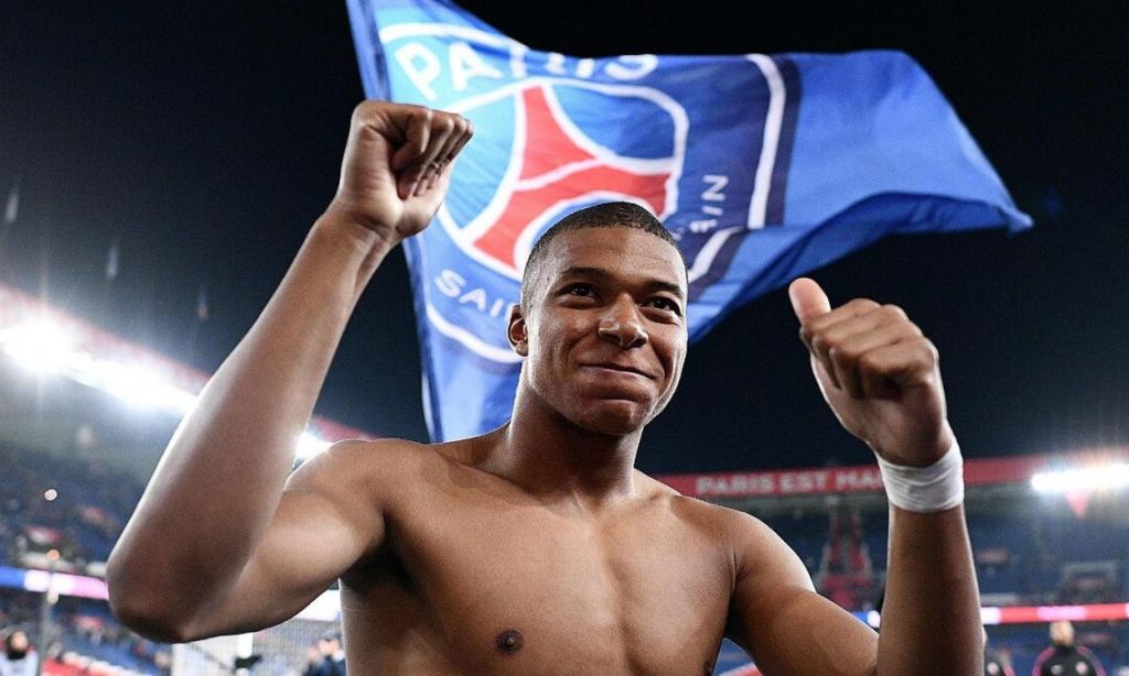 Kylian Mbappé was caught masturbating in a PSG F.C. dressing room