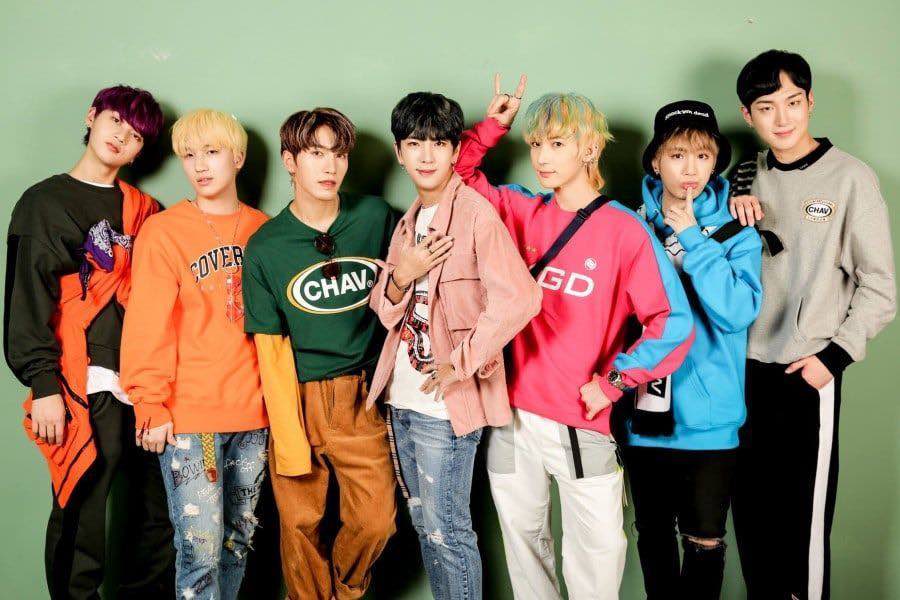 Famous K-Pop group dances to Latin beats and thrills fans Famous K-Pop group dances to Latin beats and thrills fans