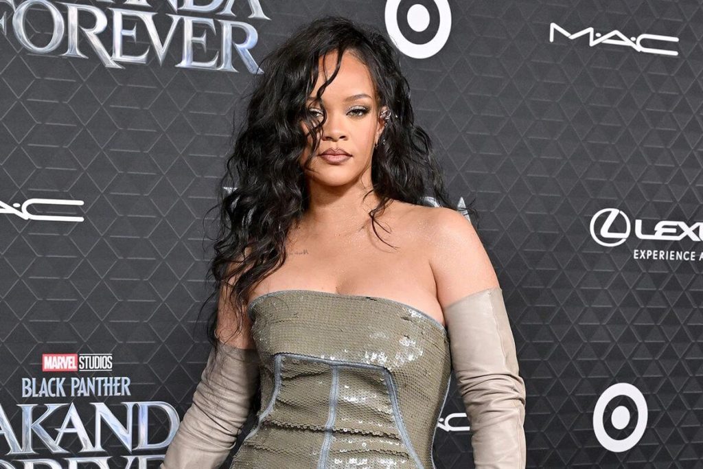 Rihanna shows her baby's face for the first time