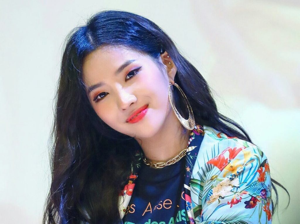 (G)I-IDLE's Soyeon's strong criticism during her performance at MAMA