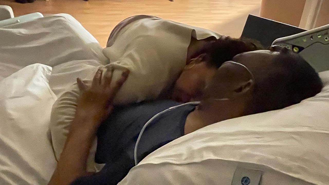 Pelé's daughter shares touching photo from the hospital