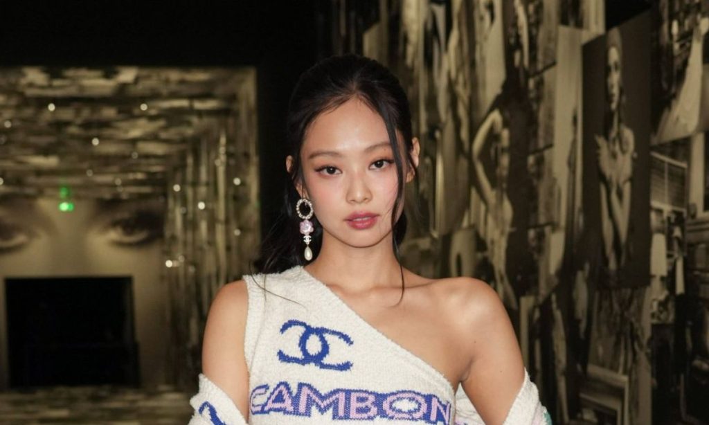 BLACKPINK's Jennie made out with a girl during her trip to the United States