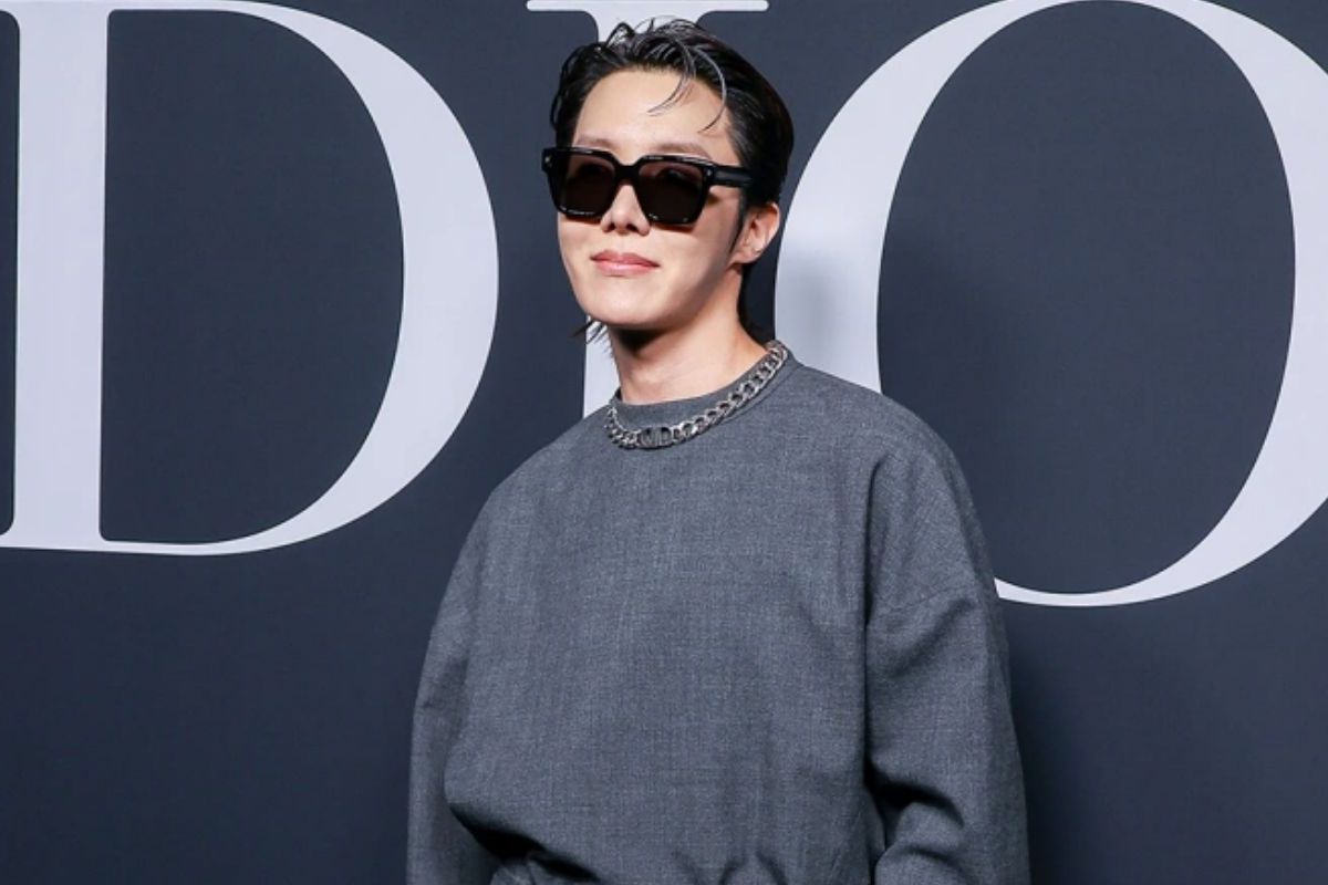 BTS's J-Hope was the #1 most-searched person related to Dior 2023 Fashion  Show according to Google Trends