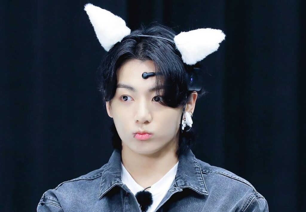 BTS' Jungkook gave a passionate kiss and drives ARMY crazy (VIDEO)