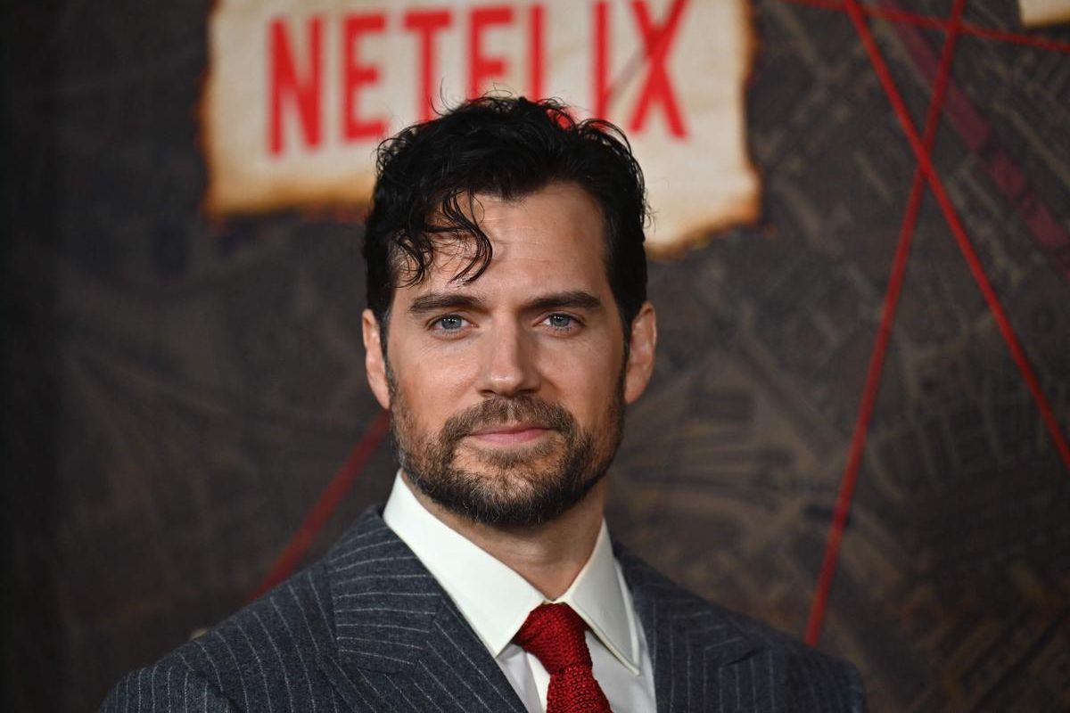 Why Henry Cavill Wants to Become Marvel's Captain Britain