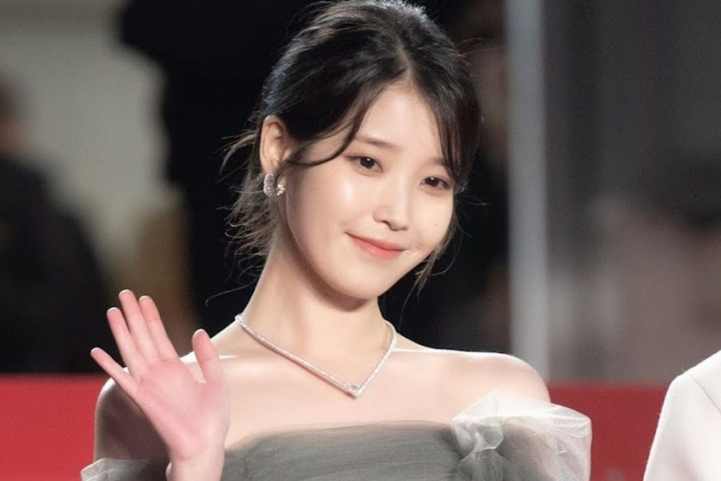 IU shares intimate letter to explain her love affair with Lee Jong Suk to her fans