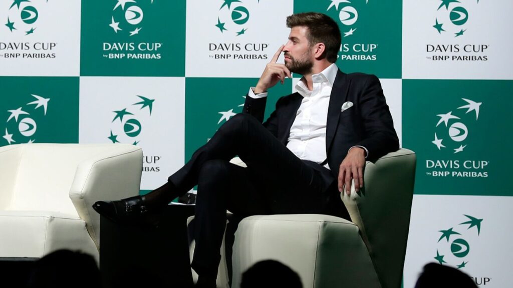 Piqué makes mass layoff at Kosmos and receives threats