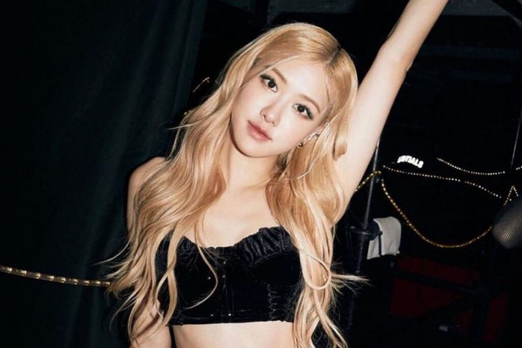 This is how BLACKPINK's Rosé reacted when a fan asked to drink with her