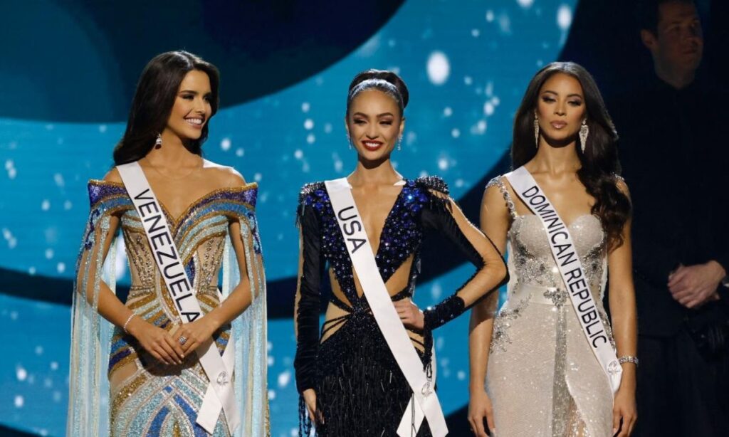 This is the substitute of Miss Universe after resigning her title as Miss USA