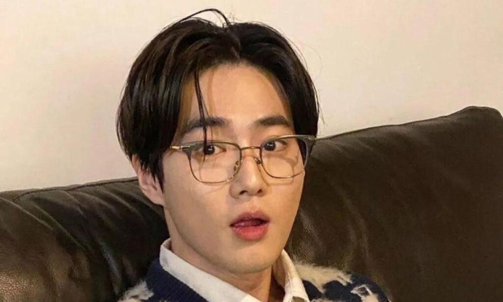 EXO's Suho under fire after being accused of stealing a large amount of money