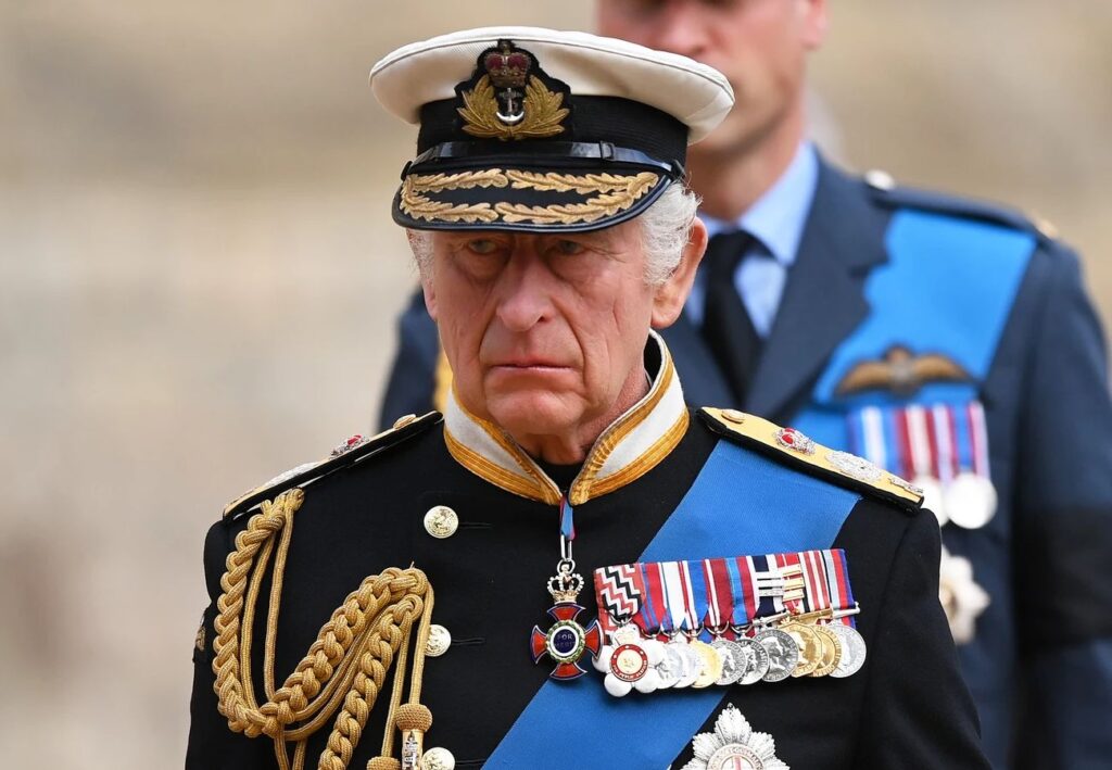 King Charles III mocked in the networks after being caught with a broken sock