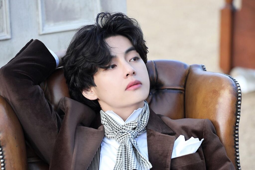 BTS' Taehyung hits the beach in skimpy outfits and melts her fans